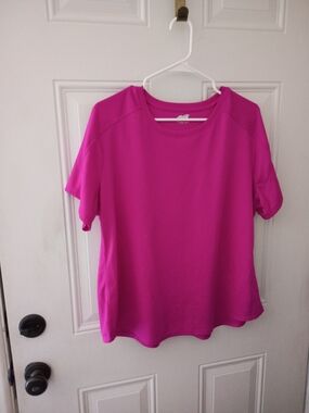 Avia Women's Short Sleeve Tee in Bright Fuchsia